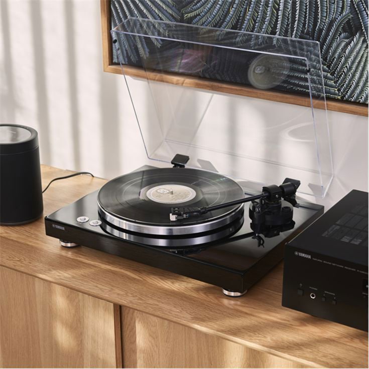 Yamaha TT-S303BL Belt-Driven Turntable with Built-in Phono Preamp